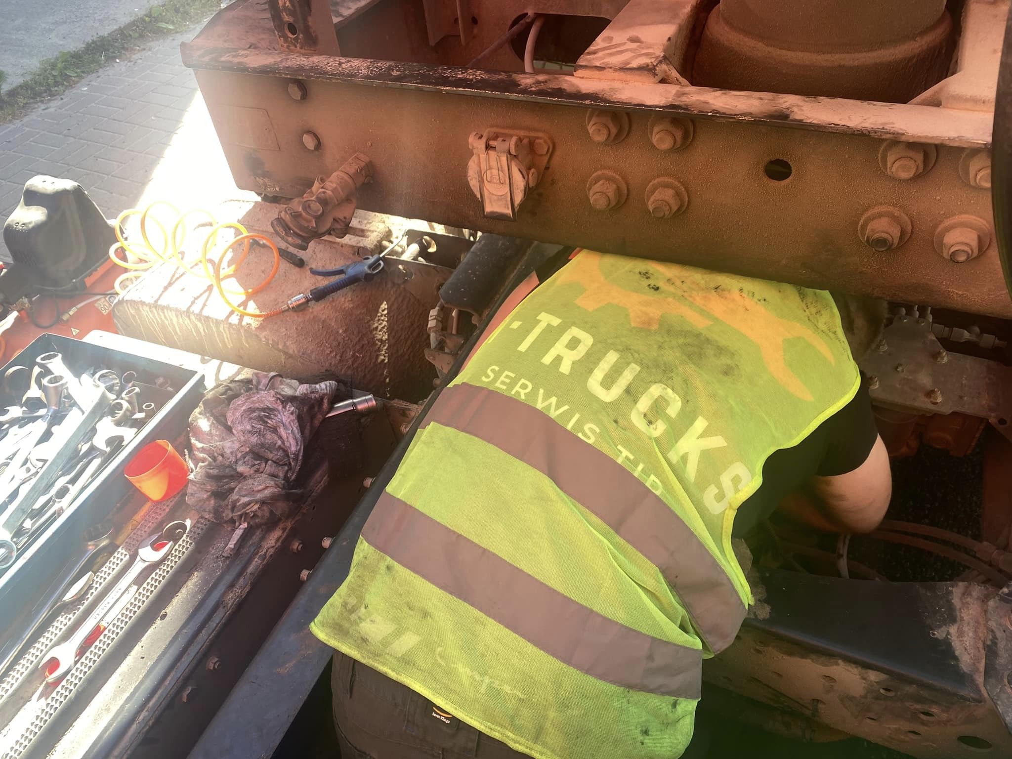 438259421_369582479440757_4925843028956966873_n